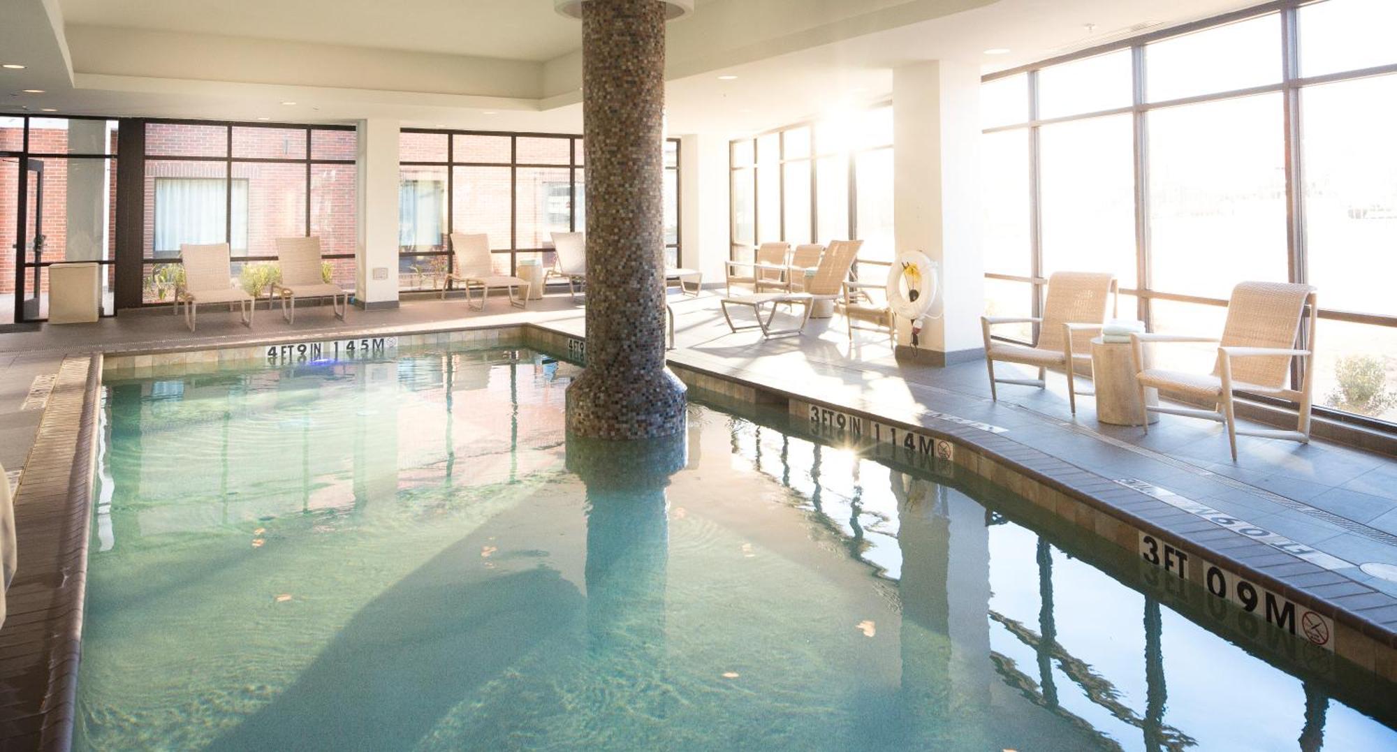 Holiday Inn Express & Suites Oklahoma City Downtown - Bricktown By Ihg Esterno foto
